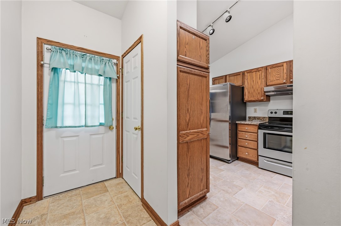 111 Greenfield Oval NW Warren OH 44483