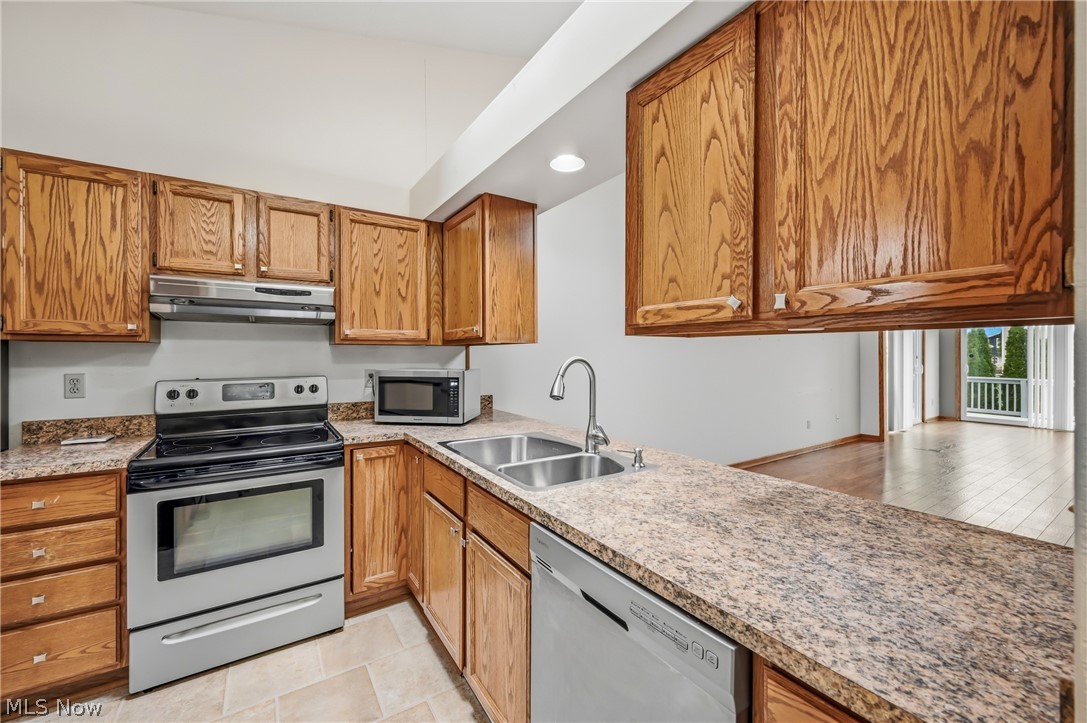 111 Greenfield Oval NW Warren OH 44483