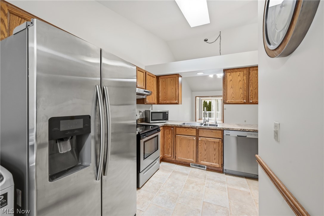 111 Greenfield Oval NW Warren OH 44483