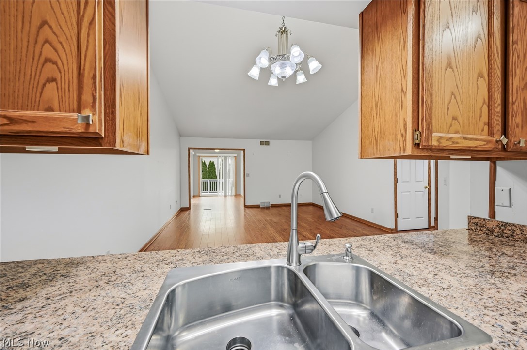 111 Greenfield Oval NW Warren OH 44483