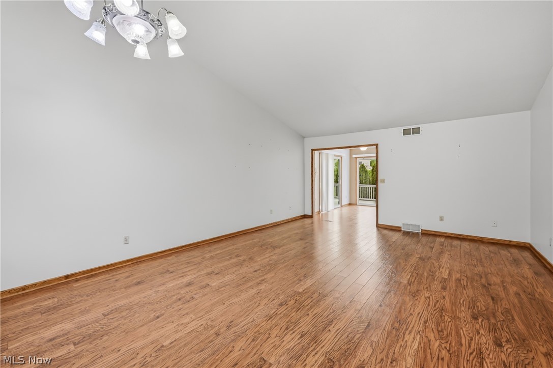 111 Greenfield Oval NW Warren OH 44483