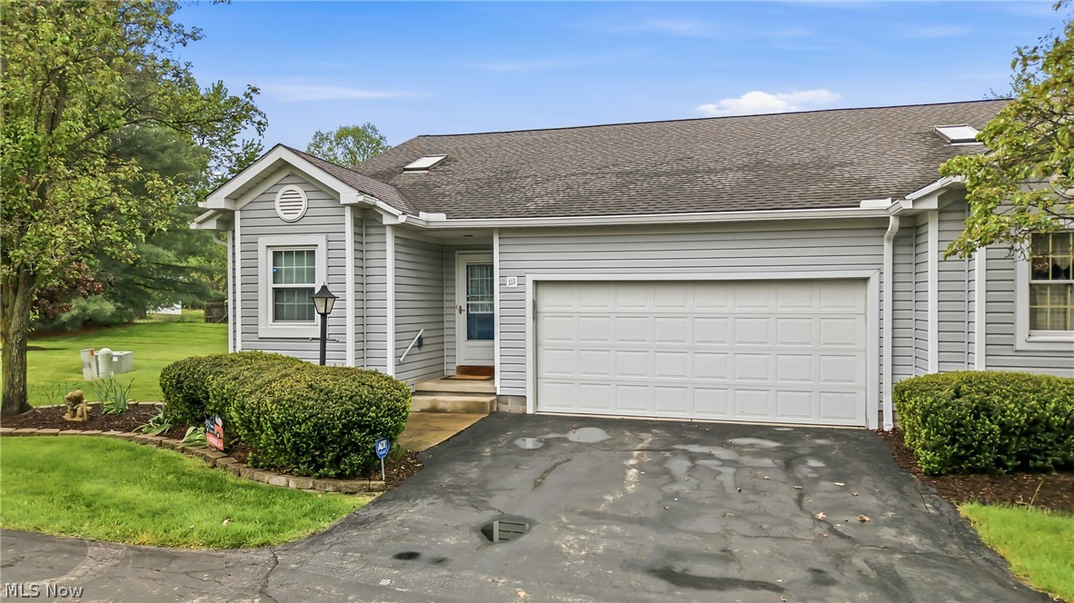 111 Greenfield Oval NW Warren OH 44483
