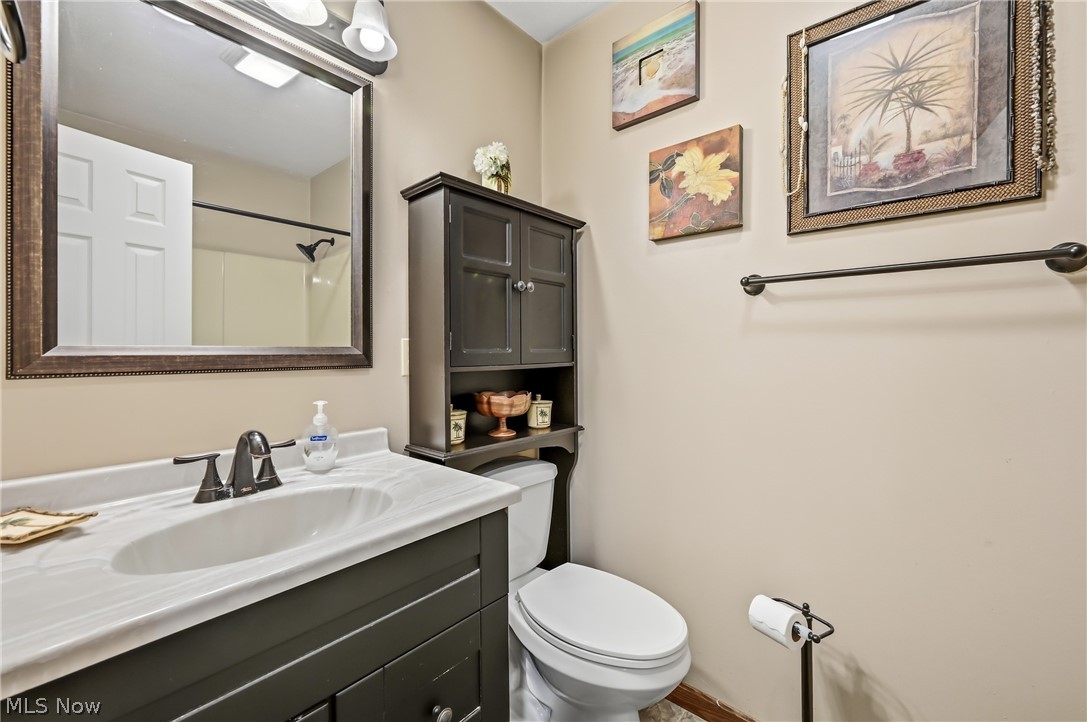 111 Greenfield Oval NW Warren OH 44483