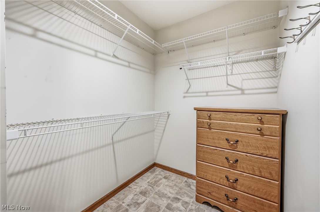 111 Greenfield Oval NW Warren OH 44483
