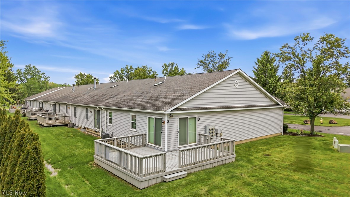 111 Greenfield Oval NW Warren OH 44483