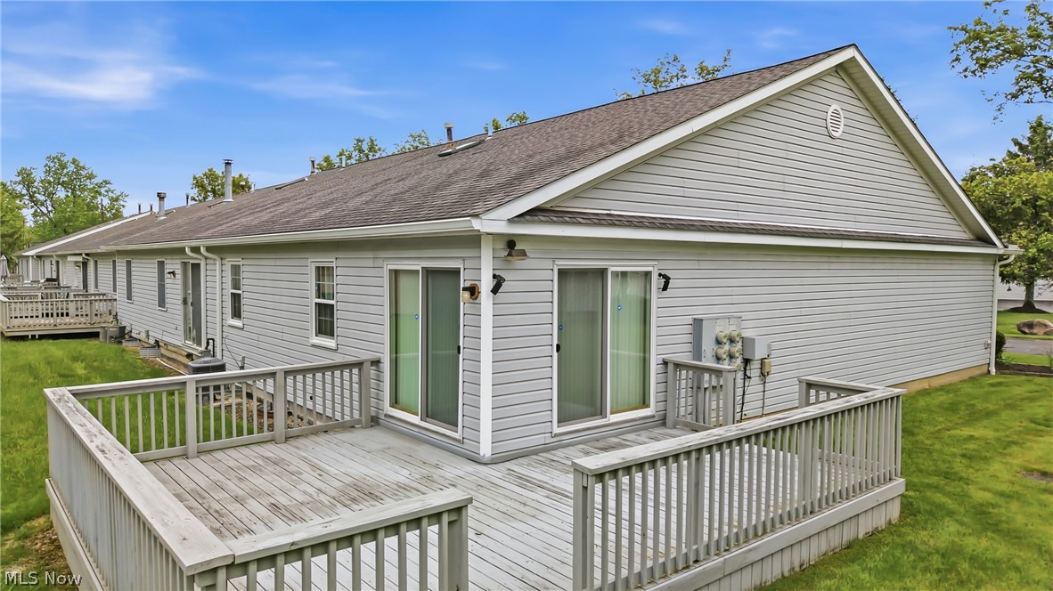 111 Greenfield Oval NW Warren OH 44483