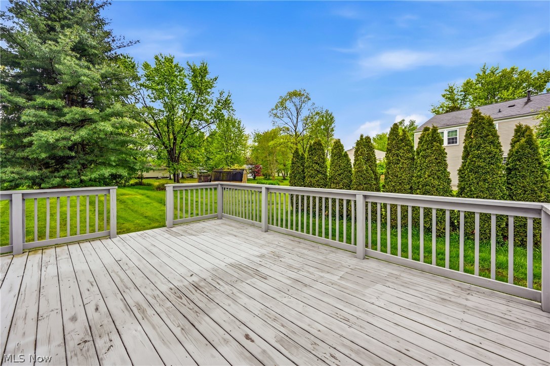 111 Greenfield Oval NW Warren OH 44483