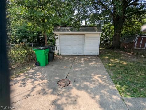 1542 E 256th Street Euclid OH 44132