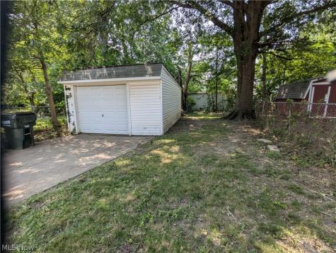 1542 E 256th Street Euclid OH 44132