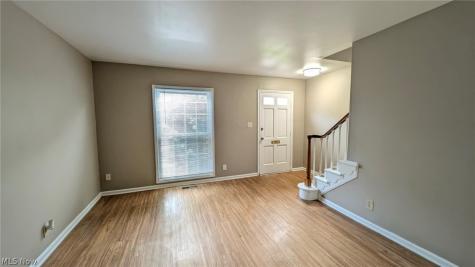11 Trenton Square Euclid OH 44143