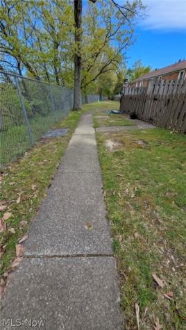 11 Trenton Square Euclid OH 44143