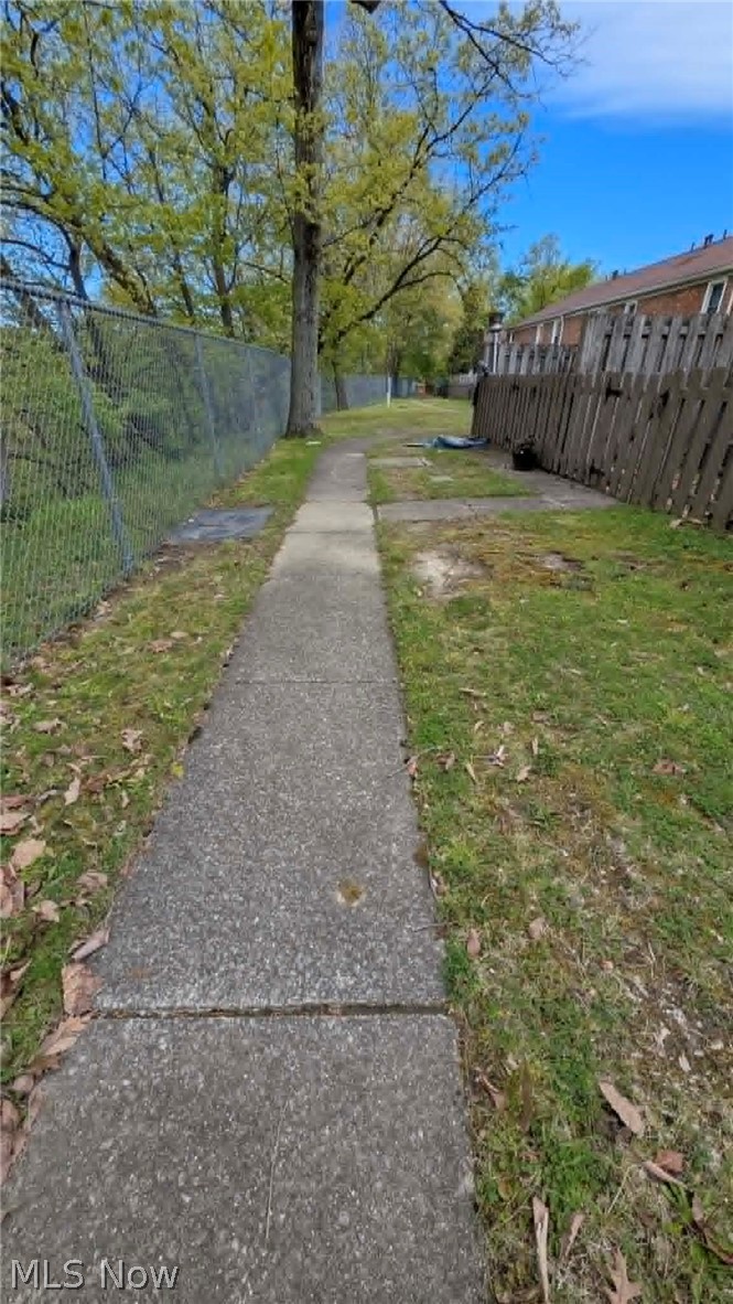11 Trenton Square Euclid OH 44143