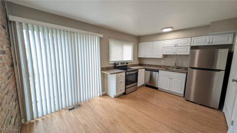 11 Trenton Square Euclid OH 44143