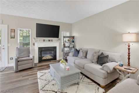 1506 Wellingshire Circle Cuyahoga Falls OH 44221