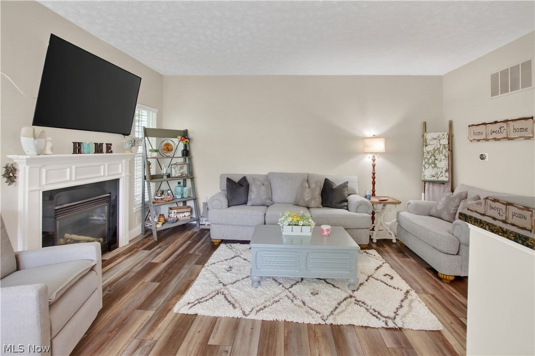 1506 Wellingshire Circle Cuyahoga Falls OH 44221