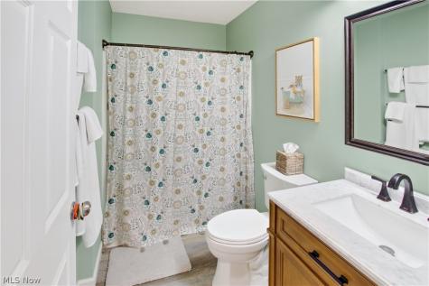 1506 Wellingshire Circle Cuyahoga Falls OH 44221