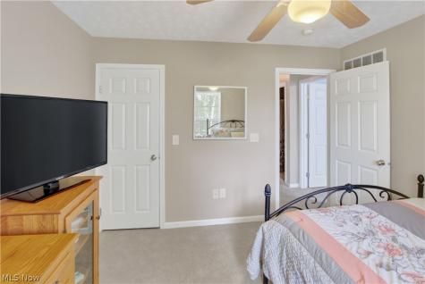 1506 Wellingshire Circle Cuyahoga Falls OH 44221