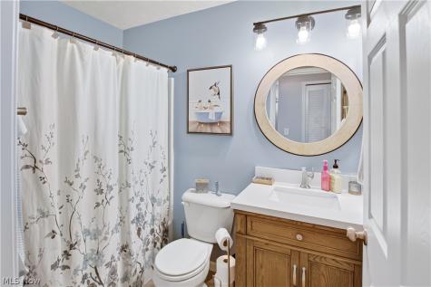 1506 Wellingshire Circle Cuyahoga Falls OH 44221