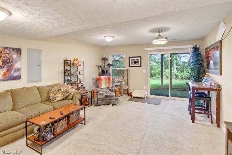 1506 Wellingshire Circle Cuyahoga Falls OH 44221