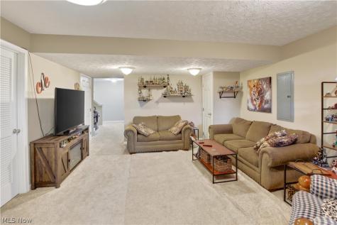 1506 Wellingshire Circle Cuyahoga Falls OH 44221