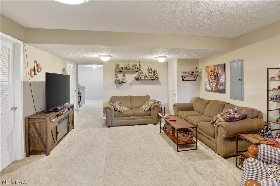 1506 Wellingshire Circle Cuyahoga Falls OH 44221