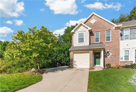 1506 Wellingshire Circle Cuyahoga Falls OH 44221