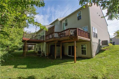 1506 Wellingshire Circle Cuyahoga Falls OH 44221
