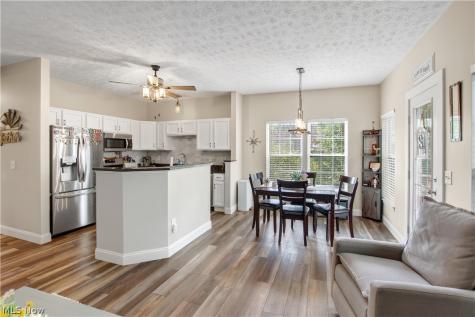 1506 Wellingshire Circle Cuyahoga Falls OH 44221