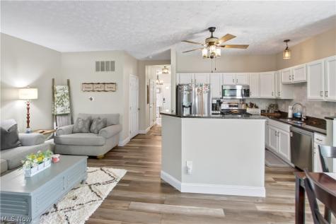 1506 Wellingshire Circle Cuyahoga Falls OH 44221