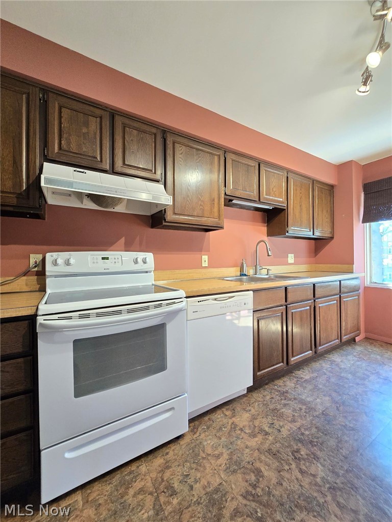 12500 Edgewater Drive Lakewood OH 44107