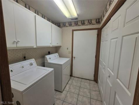 1425 Laurenbrook Lane NE Massillon OH 44646
