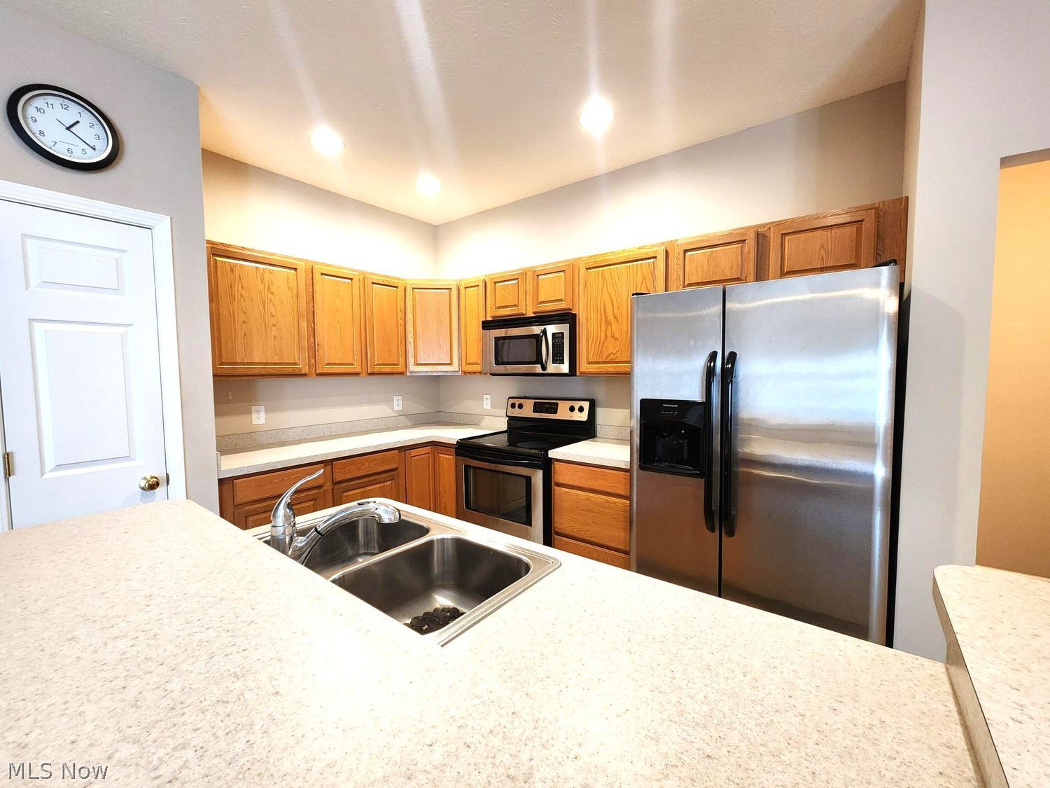 139 Richmond Court Elyria OH 44035