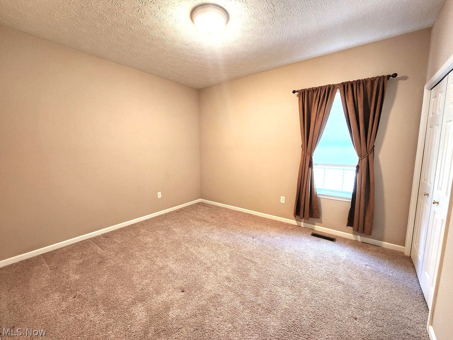 139 Richmond Court Elyria OH 44035