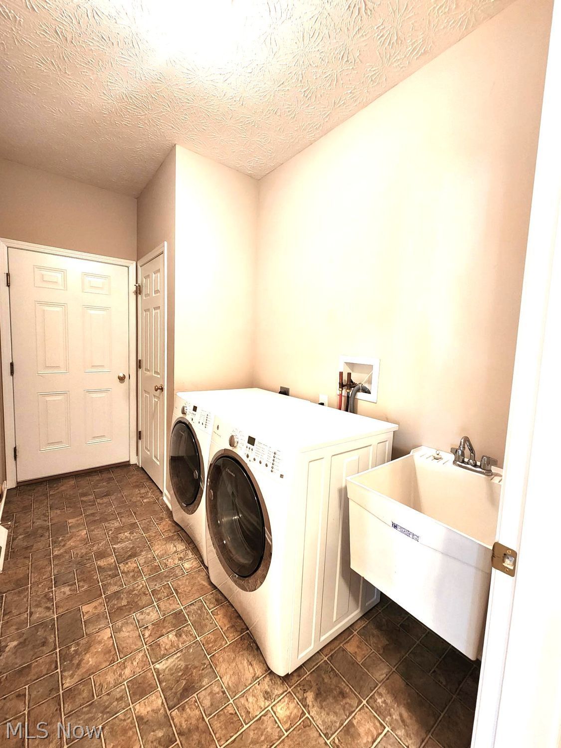 139 Richmond Court Elyria OH 44035