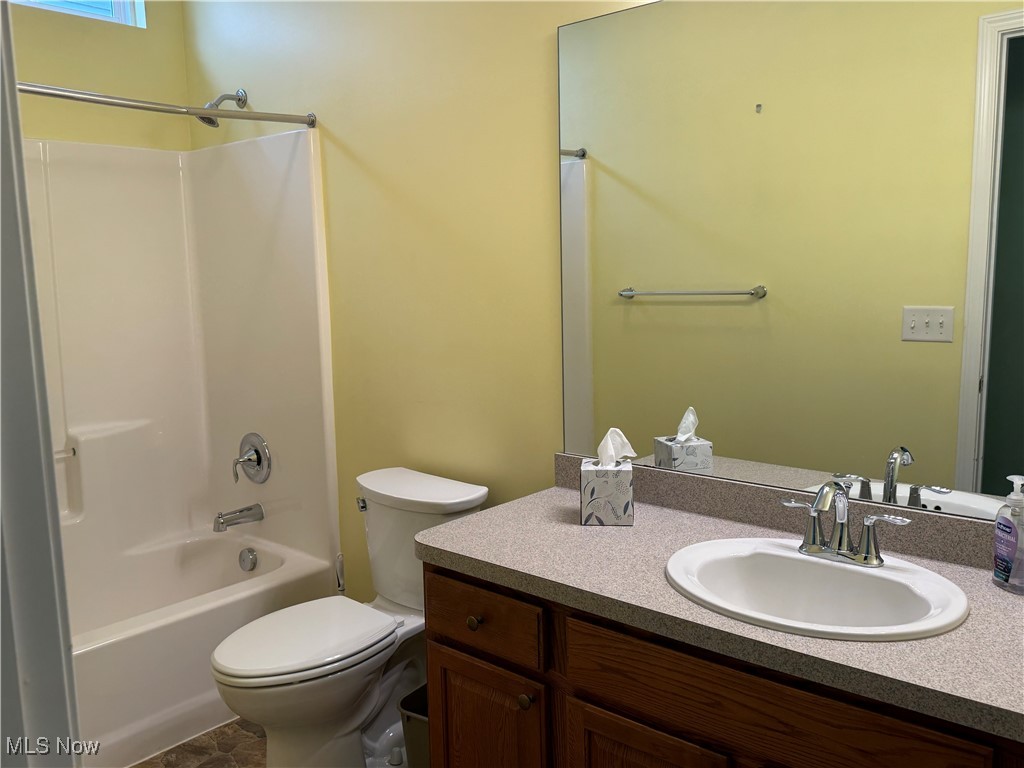 128 Richmond Court Elyria OH 44035