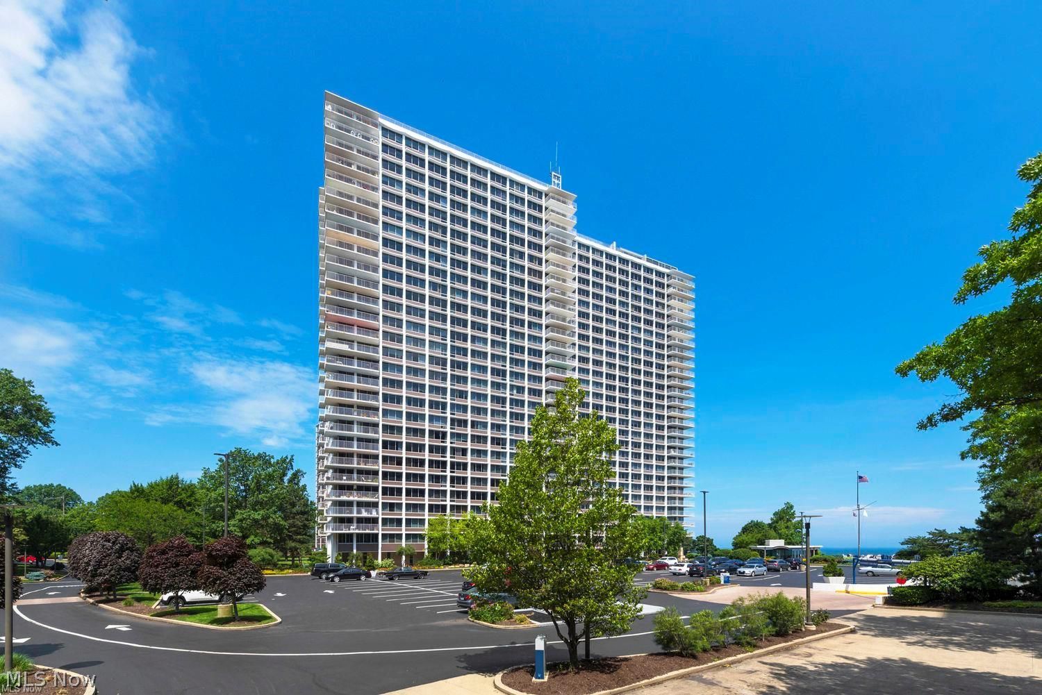 Lakewood OH, 12700 Lake Avenue, Unit 3004