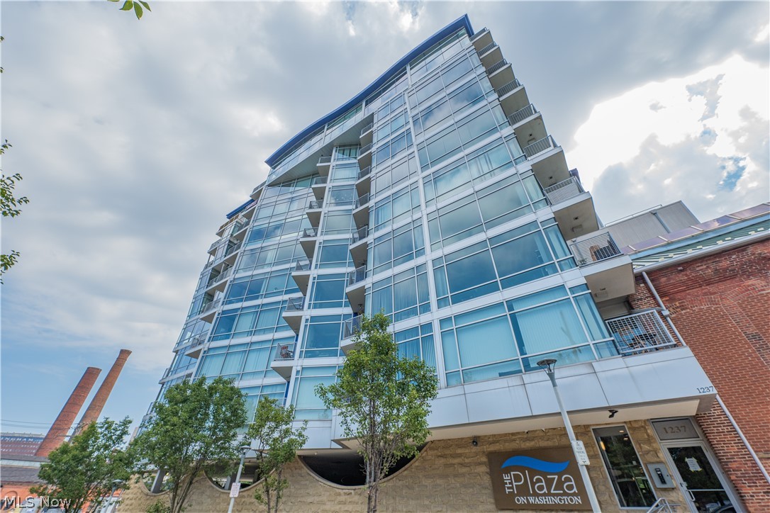 1237 Washington Avenue Cleveland OH 44113