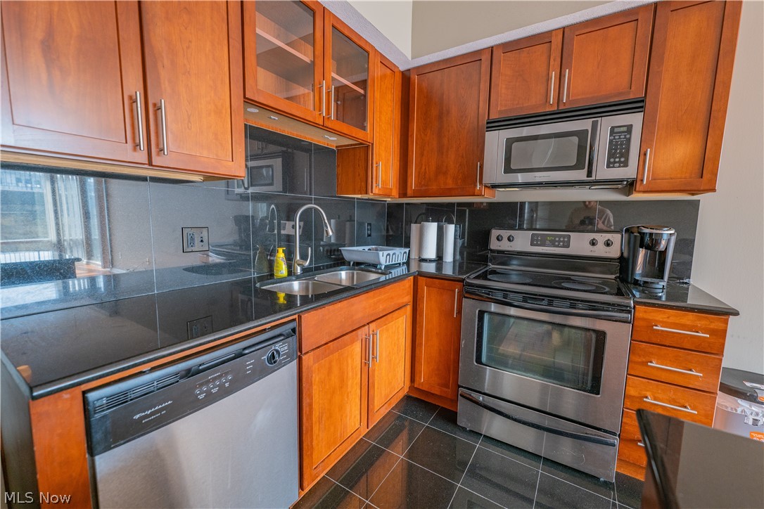 1237 Washington Avenue Cleveland OH 44113