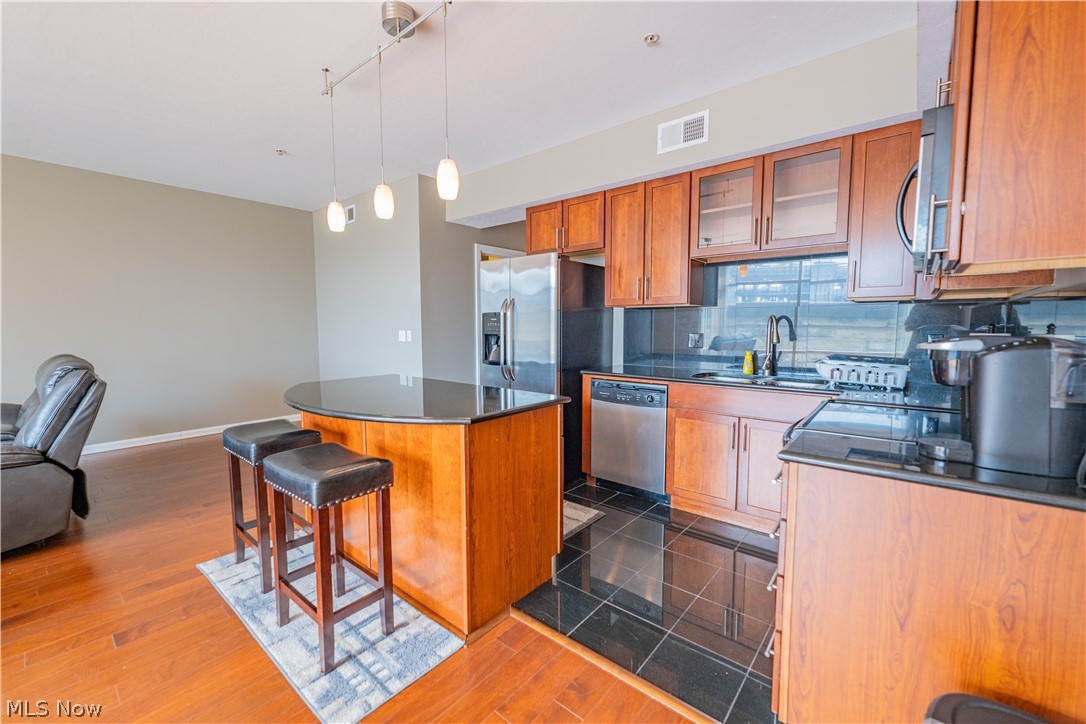1237 Washington Avenue Cleveland OH 44113