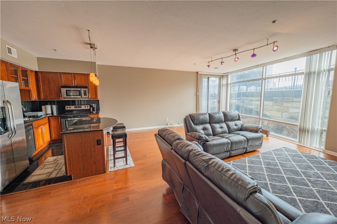 1237 Washington Avenue Cleveland OH 44113