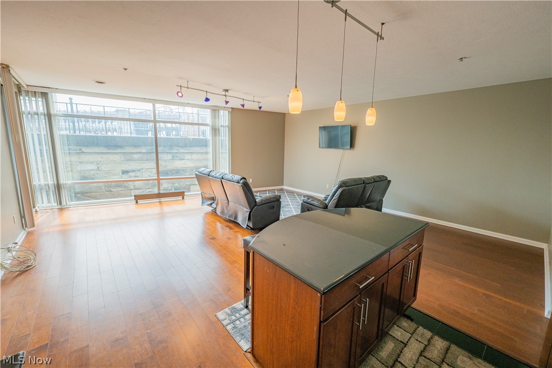 1237 Washington Avenue Cleveland OH 44113