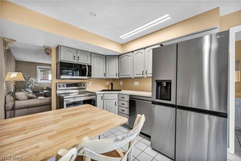 2598 Shakespeare Lane Avon OH 44011