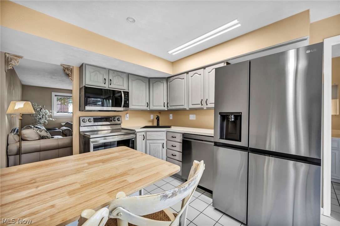 2598 Shakespeare Lane Avon OH 44011