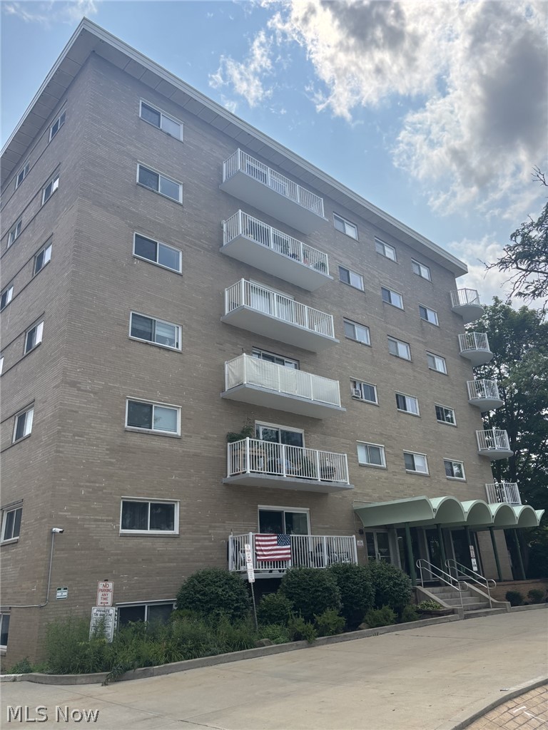 14567 Madison Avenue Lakewood OH 44107