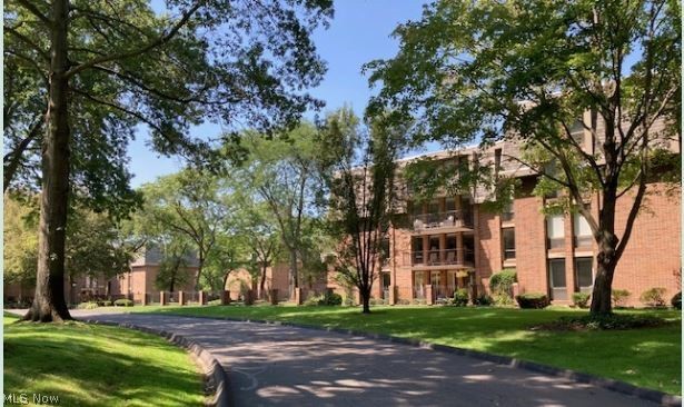Fairlawn OH, 2385 Covington Road, Unit 304