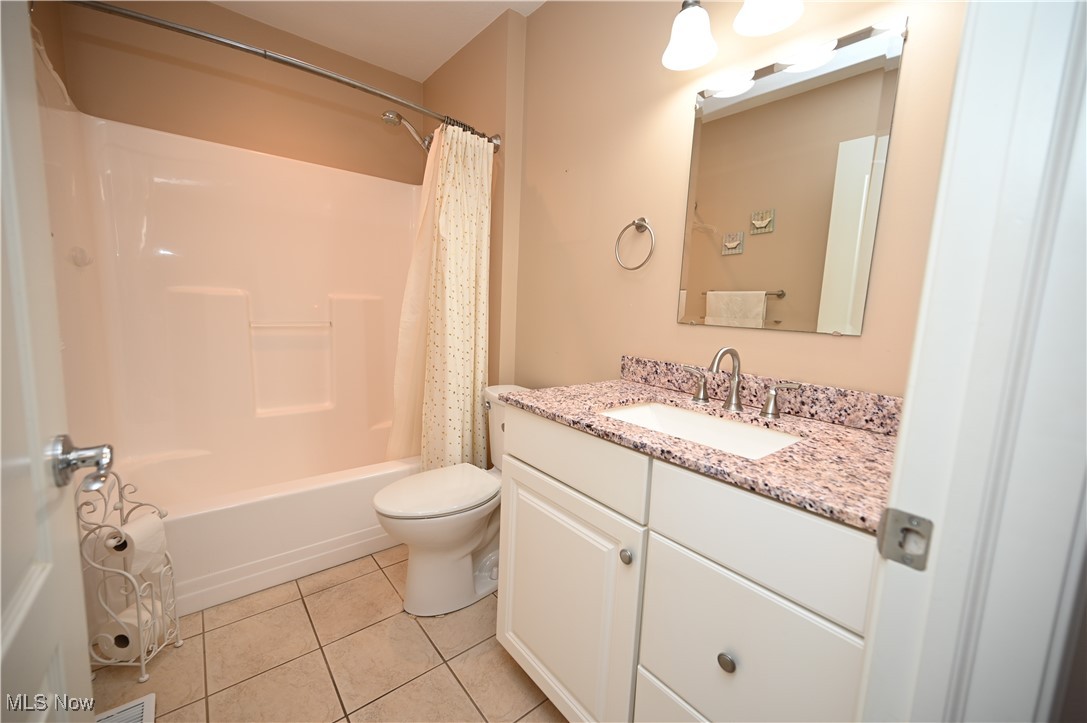 170 Sandy Court New Middletown OH 44442