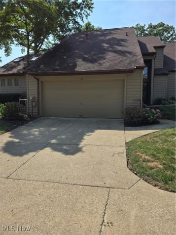 68 Starboard Circle Akron OH 44319