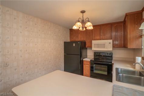 1836 Beechwood Avenue NE North Canton OH 44720