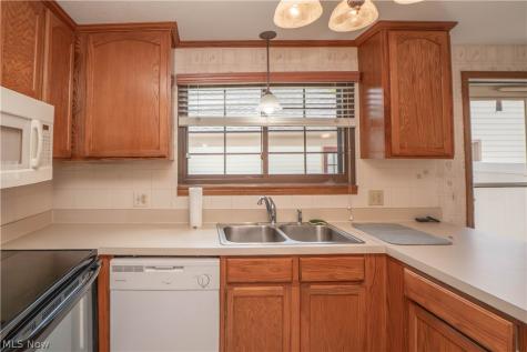 1836 Beechwood Avenue NE North Canton OH 44720