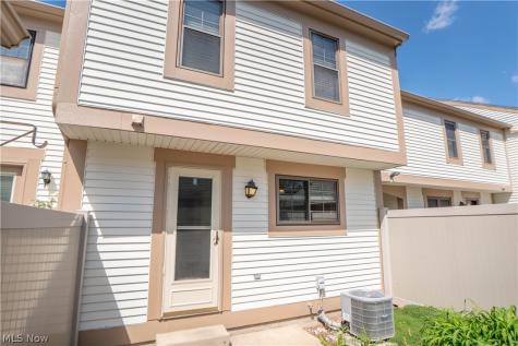 1836 Beechwood Avenue NE North Canton OH 44720